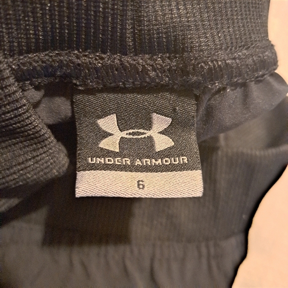 Under Armour girls size 6 black lightweight rushed leg pants - Picture 2 of 7